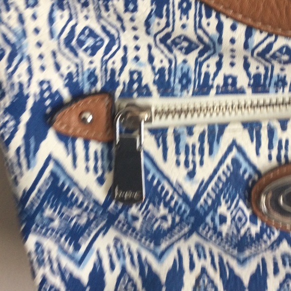 b.o.c. Flux Leather Cross Body in Blue and white - Picture 2 of 7